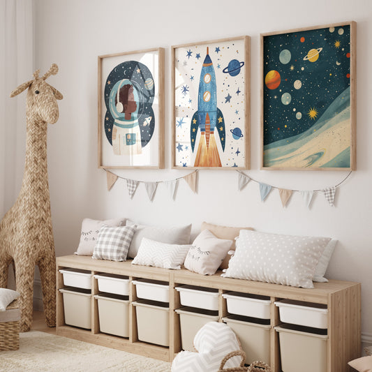 Astronaut Poster Kinderzimmer · Geschenkidee für Kinder · Kinderzimmer Deko · Weltraum Rakete & Planeten · Deko Print ohne Rahmen-0