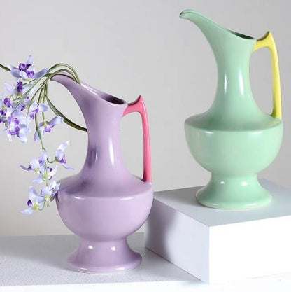 Vase Historical Charm