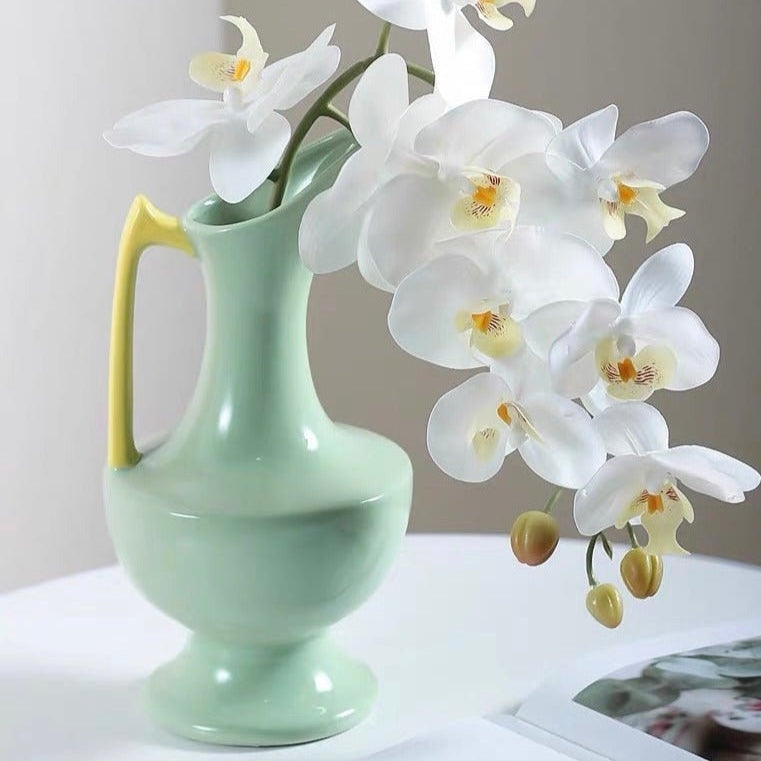 Vase Historical Charm