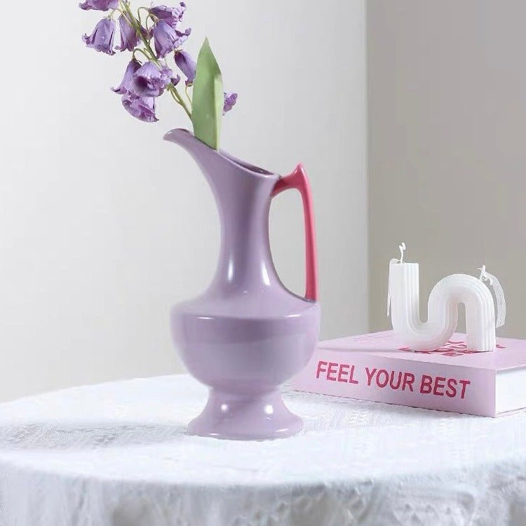 Vase Historical Charm