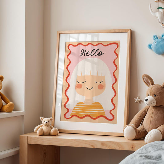 Poster Kinderzimmer Mädchen · Hello Schriftzug · Fröhliches Porträt mit weißen Haaren · Sanfte Farben · Deko ohne Rahmen-1
